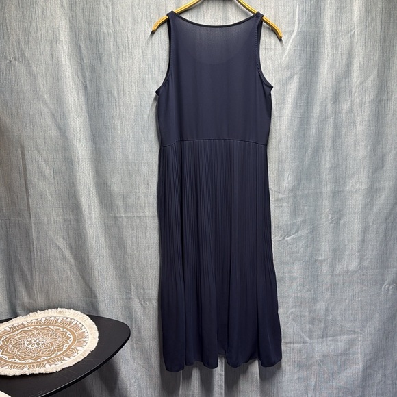 Elegant Navy Blue Sleeveless Dress size medium - Picture 6 of 6